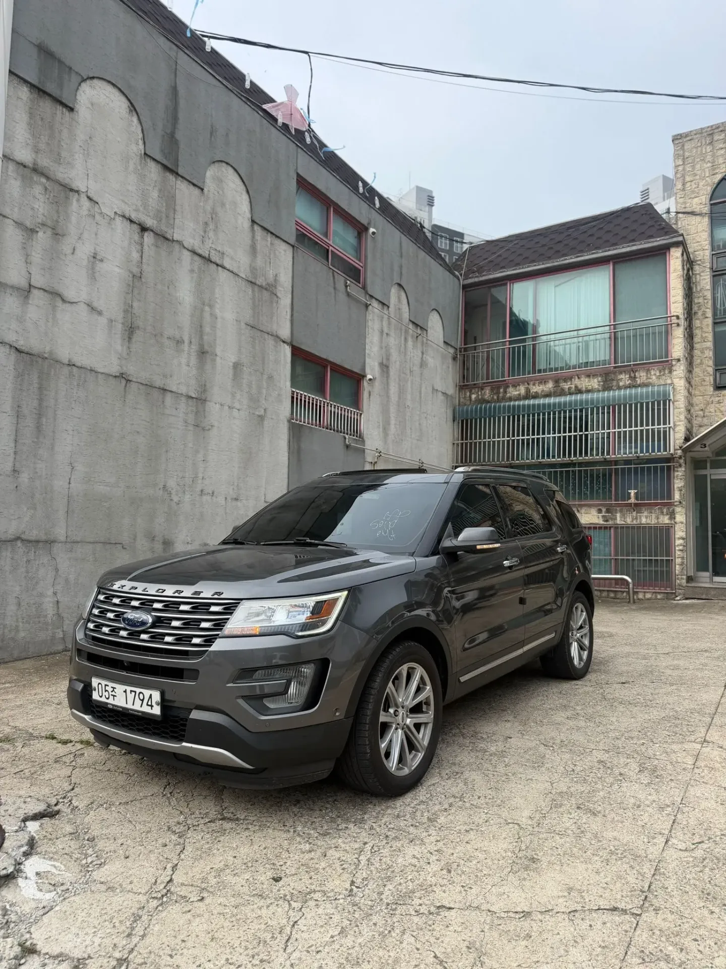 Ford Explorer 4wd-4x4 | Balck